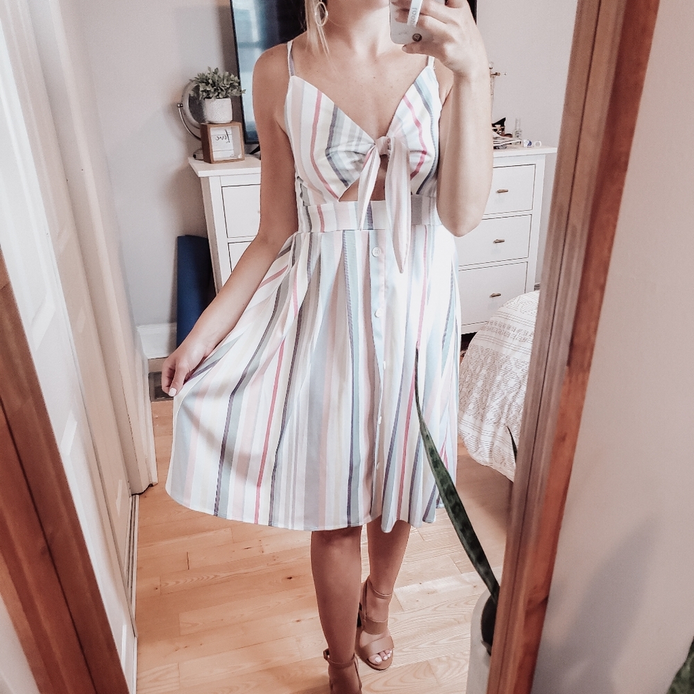 Peep hole dress with buttons